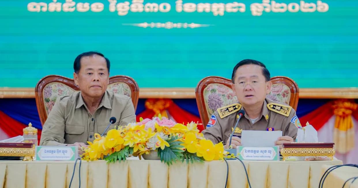 ឯកឧត្តម អ៊ុក ឃ្នួច និងឯកឧត្តម សុខ លូ អញ្ជើញដឹកនាំកិច្ចប្រជុំស្ដីពីផលប៉ះពាល់ដោយគ្រោះរាំងស្ងួតក្នុងភូមិសាស្រ្តខេត្តបាត់ដំបង