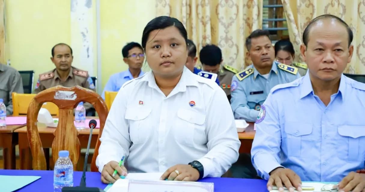 លោកស្រី លិកា ចរិយ៉ា អនុប្រធានមន្ទីរព័ត៌មានខេត្ត បានអញ្ជើញចូលរួមកិច្ចប្រជុំស្តីពី «ការត្រួតពិនិត្យការអនុវត្តតួនាទី ភារកិច្ច និងរបៀបរបបធ្វើការងាររបស់ក្រុមការងាររាជរដ្ឋាភិបាលចុះមូលដ្ឋានស្រុកមណ្ឌលសីមា» ។
