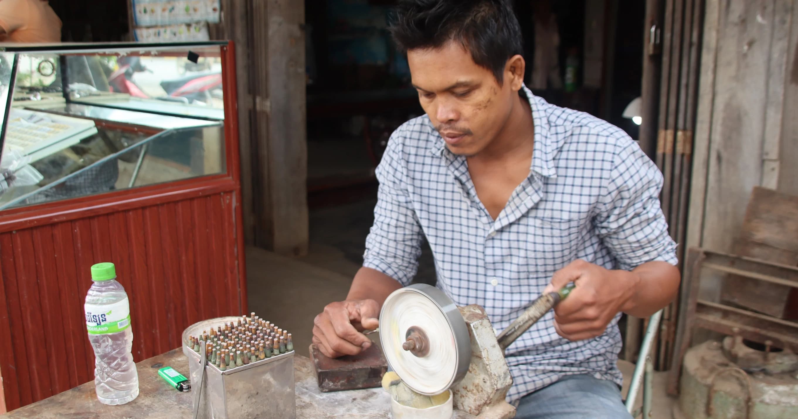 ការប្រកបរបរឆ្នៃត្បូង របស់ប្រជាពលរដ្ឋខេត្តប៉ៃលិន