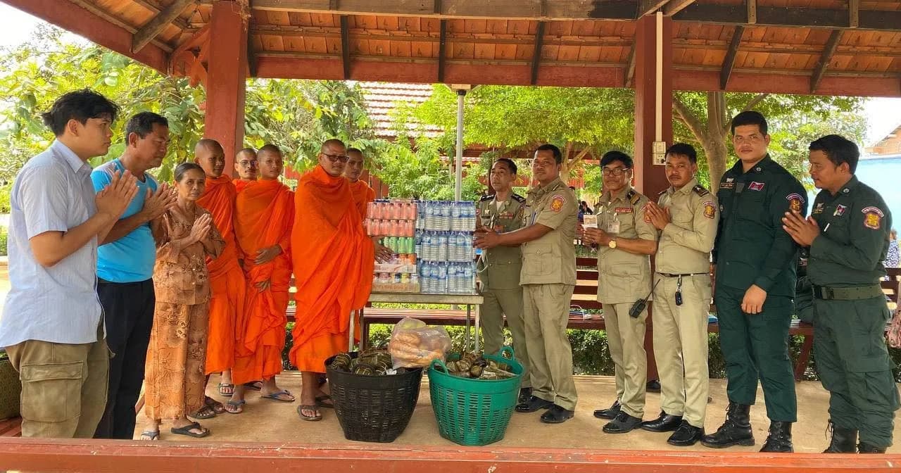 ព្រះសង្ឃវត្តពាលញែក និមន្តចែកអំណោយ និងថវិកាដល់ពន្ធនាគារខេត្តពោធិ៍សាត់