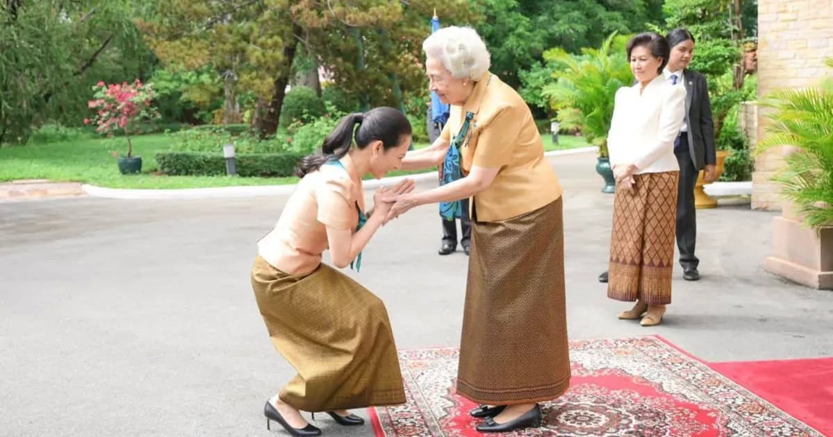 លោកជំទាវបណ្ឌិត អញ្ជើញថ្វាយព្រះពរ និងថ្វាយនូវ “ពានសមាជិកភាពកិត្តិយសជើងឯក (Champions Award)” ជូនសម្តេចម៉ែ