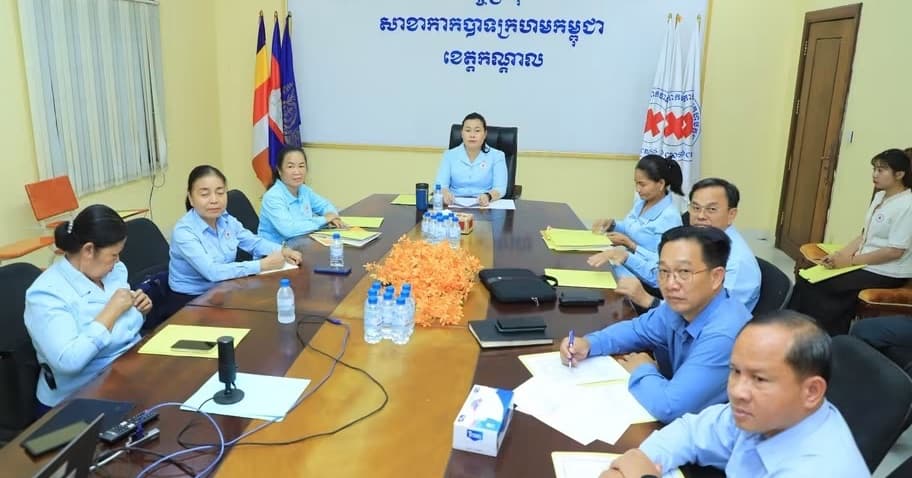 កិច្ចប្រជុំពិគ្រោះយោបល់ លើរបាយការណ៍ពិនិត្យឡើងវិញពាក់កណ្ដាលទីយុទ្ធសាស្ត្រ ២០២១-២០៣០ របស់កាកបាទក្រហមកម្ពុជាតាមប្រព័ន្ធ zoomeeting