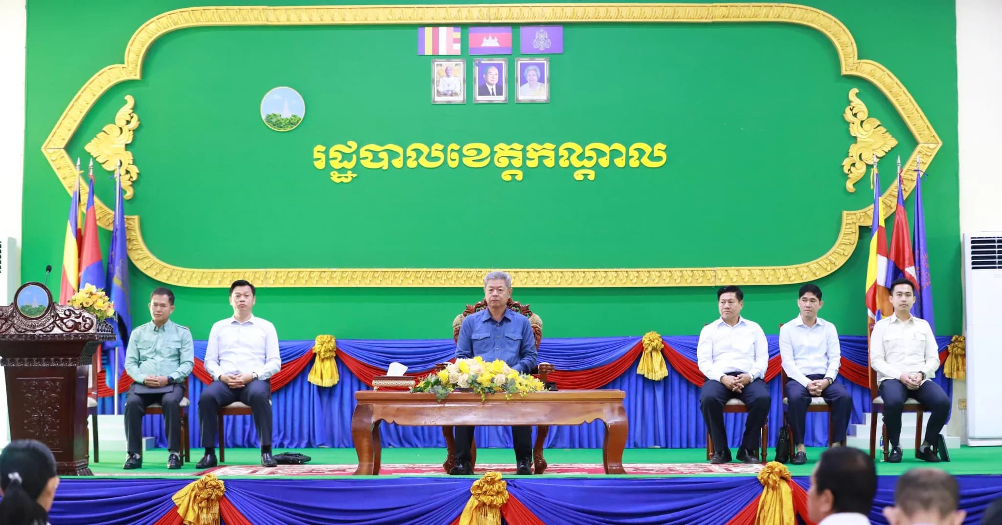 ឯកឧត្តម គួច ចំរើន អភិបាល នៃគណៈអភិបាលខេត្តកណ្តាល បានអញ្ជើញជាអធិបតីក្នុងកិច្ចប្រជុំស្តីពីការត្រួតពិនិត្យការងារសុខាភិបាល ក្នុងភូមិសាស្ត្រខេត្តកណ្តាល