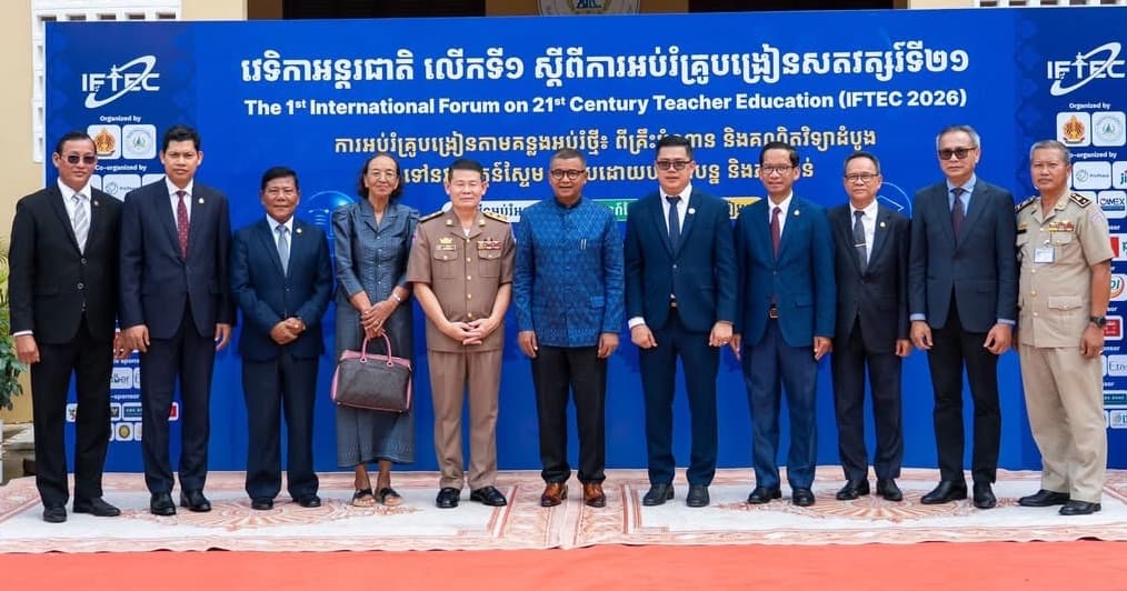 ឯកឧត្តមបណ្ឌិតសភាចារ្យ ហង់ជួន ណារ៉ុន អញ្ជើញជាអធិបតីក្នុងពិធីបិទវេទិកាអន្តរជាតិស្តីពីការអប់រំគ្រូបង្រៀនសតវត្សរ៍ទី២១លើកទី១ នៅវិទ្យាស្ថានគរុកោសល្យបាត់ដំបង