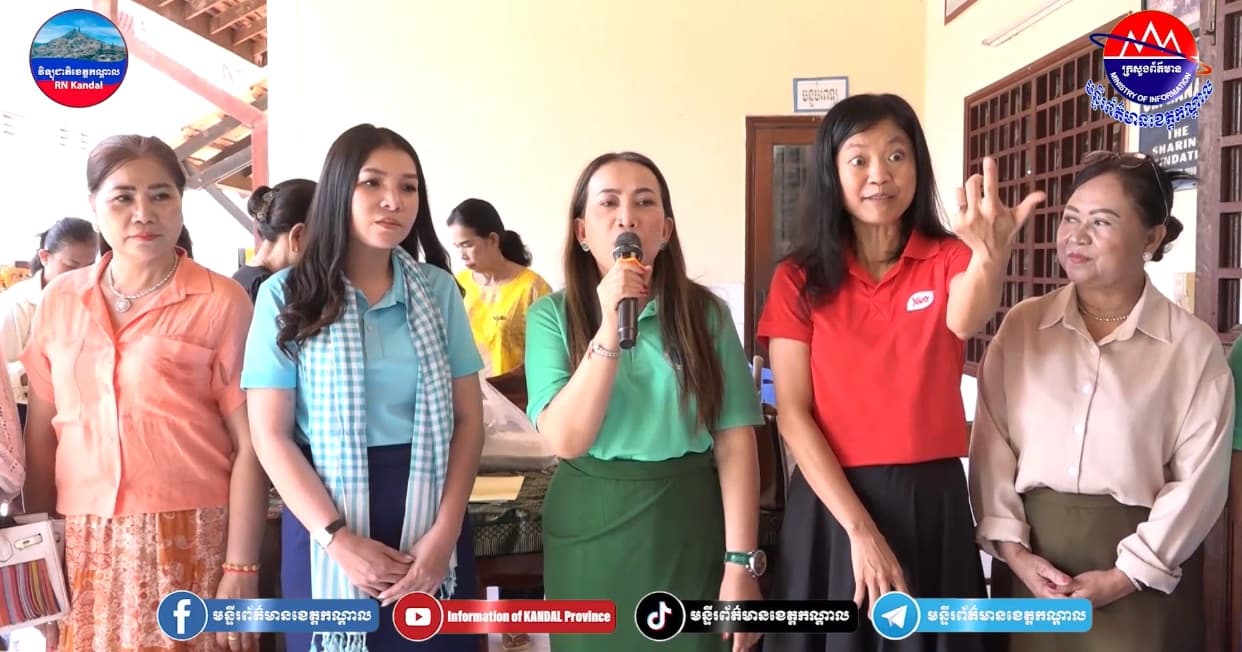 លោកជំទាវ សុខ វណ្ណា នាំយកអំណោយគ្រឿងឧបភោគ បរិភោគ និងសំភារៈប្រើប្រាស់ សហការឧបត្ថម្ភដោយក្រុមហ៊ុន Yeos' ចែកជូនដល់មណ្ឌលកុមារកំព្រារទាំង ស្រុកកៀនស្វាយ