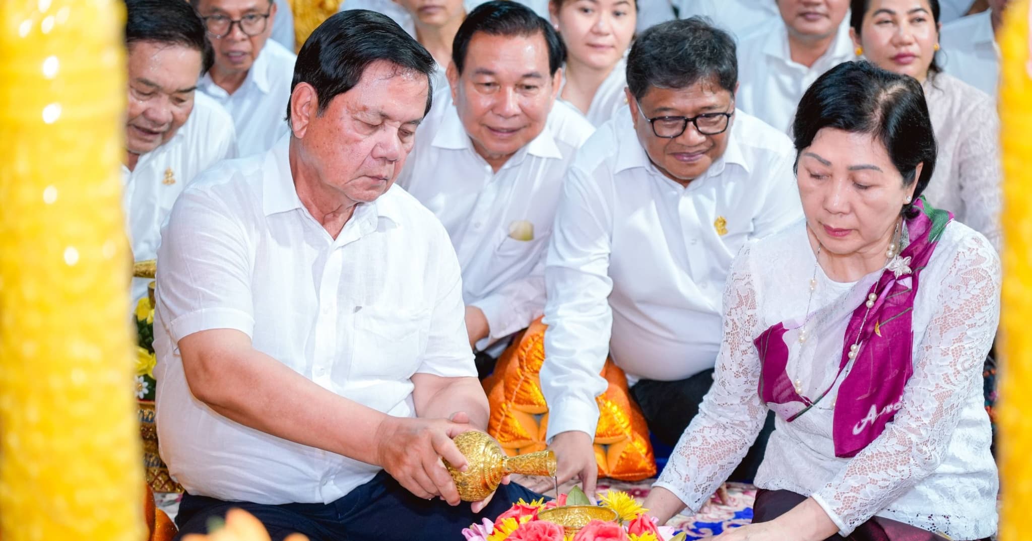 ថ្នាក់ដឹកនាំព្រឹទ្ធសភា នាំយកទៀនព្រះវស្សា និងទេយ្យទាន ប្រគេនដល់ព្រះសង្ឃគង់ចាំព្រះវស្សា ៥២វត្ត នៅស្រុកស្ទឹងត្រង់