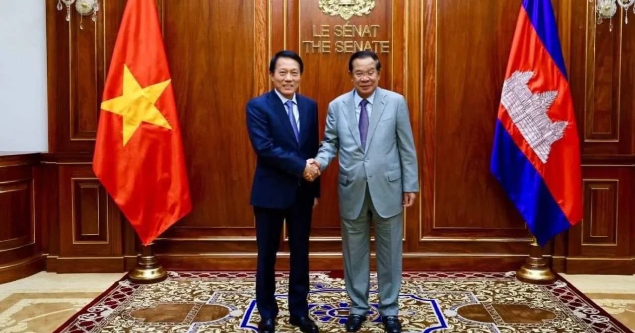 សម្តេចតេជោ ហ៊ុន សែន ជំរុញឱ្យអាជ្ញាធរនៅតាមមូលដ្ឋាន តាមបណ្ដាព្រំដែនរវាងកម្ពុជា និងវៀតណាម សហការគ្នាជាប្រចាំ ដើម្បីធានាឱ្យបាននូវសន្តិសុខនៅតាមព្រំដែន