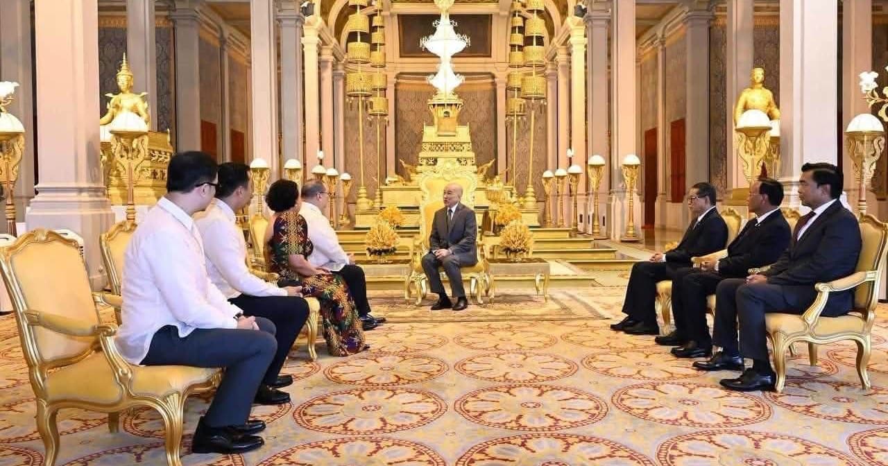 ព្រះករុណាព្រះបាទសម្តេចព្រះបរមនាថ នរោត្តម សីហមុនី ព្រះមហាក្សត្រ នៃព្រះរាជាណាចក្រកម្ពុជា