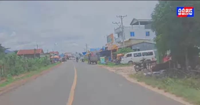 មានផ្លូវ មានក្តីសង្ឃឹម៖ ប្រជាពលរដ្ឋឃុំពពក ញញឹមសាទរ ខណៈផ្លូវកៅស៊ូ ប្រវែង២៧ គីឡូម៉ែត្រ បានតភ្ជាប់ចេញពីផ្លូវជាតិលេខ6 ឃុំប្រឡាយ ស្រុកស្ទោង ខេត្តកំពង់ធំ ។ មេឃុំពពក លោក កែវ នន បានចាត់ទុកផ្លូវនេះ ជាសរសៃឈាម សម្រាប់តភ្ជាប់ទៅផ្លូវលំជាច្រើនទៀតក្នុងឃុំនេះ
